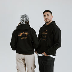Buzo con Capota The Chosen - La Mesa Está Puesta Negro