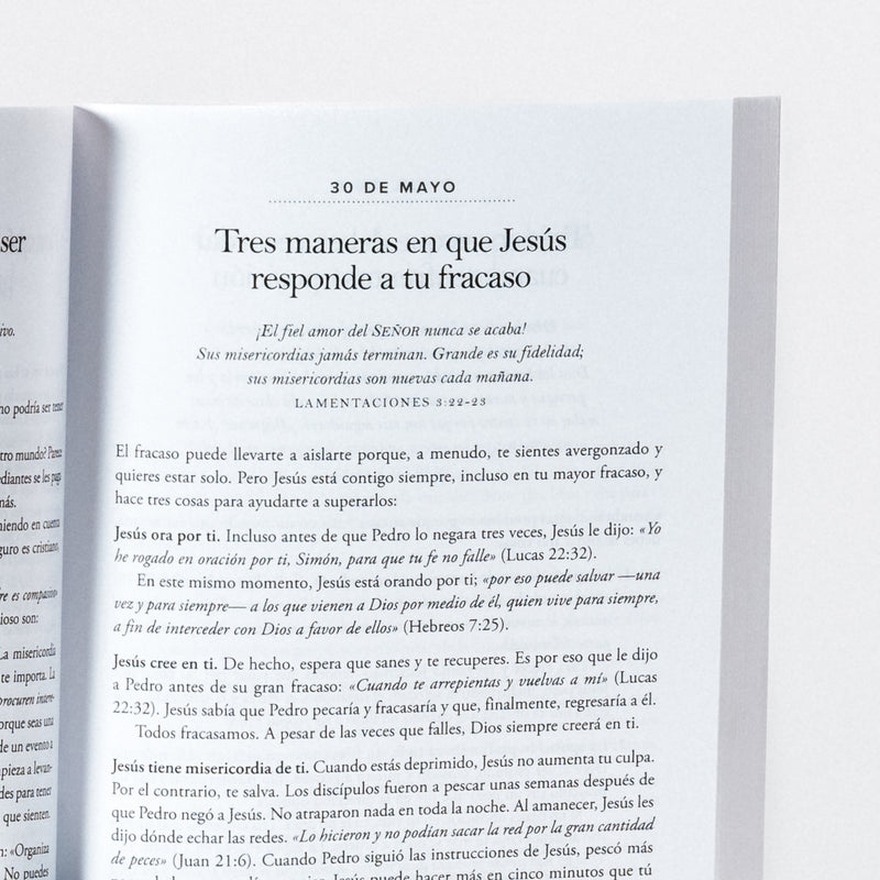 Devocional de esperanza diaria: 365 días de propósito, paz y promesa
