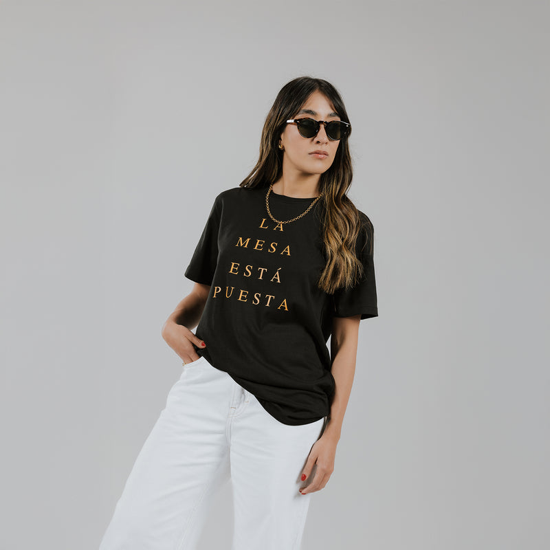 Camiseta The Chosen - La Mesa Está Puesta Negro