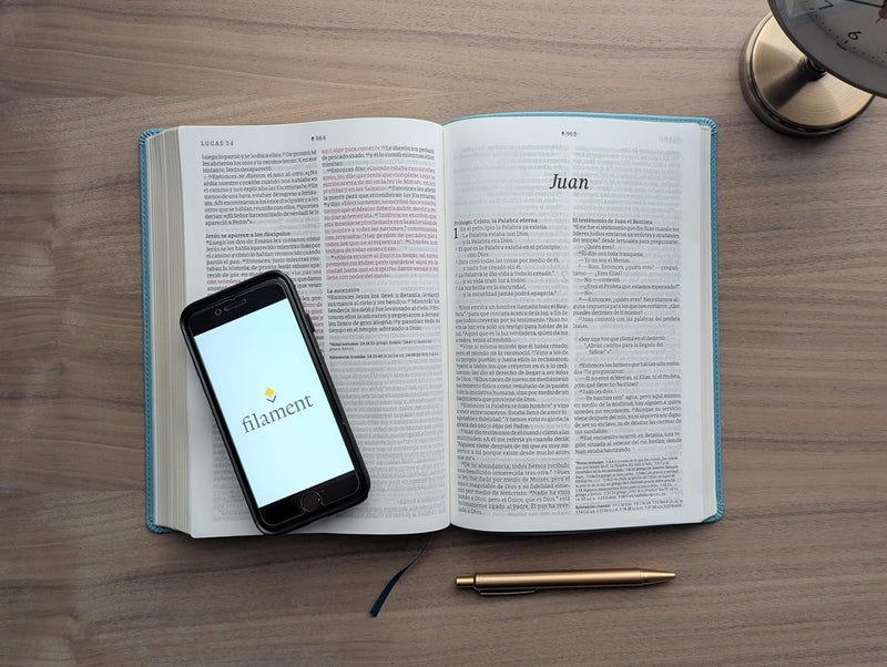 Biblia ultrafina, letra grande con Filament, SentiPiel, Azul sereno, Índice, Letra Roja - NTV