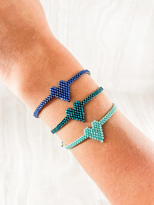 Pulseras de corazones azules bordadas en miyuki