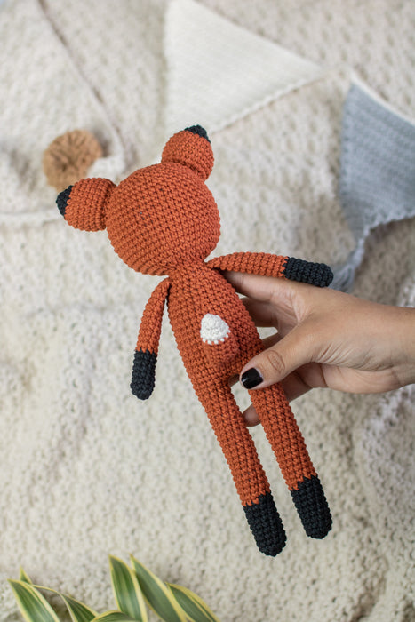 Muñeco Crochet Zorro