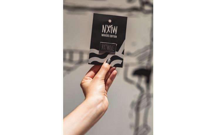 Pines Logo metalico - Nxtwave - Coffee & Jesus